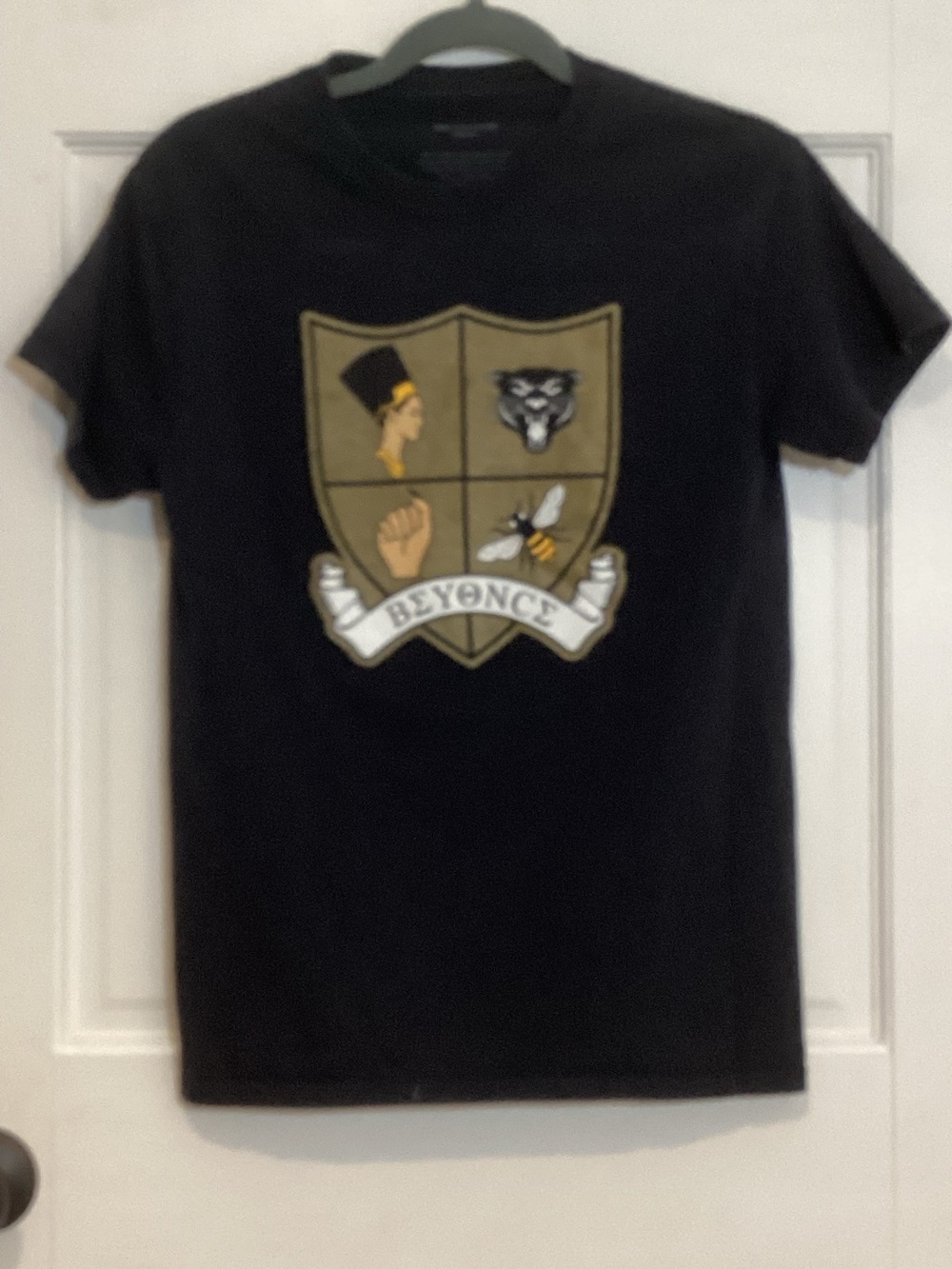 Beyoncé Black Graphic Crest Tee Unix size small 100% cotton